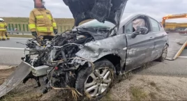 Pijany kierowca stracił panowanie nad pojazdem i wpadł do rowu. Opel stanął w ogniu