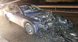 Osobówką wjechał pod naczepę ciężarówki. Groźne zdarzenie drogowe na A4 w kierunku Katowic