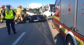 Bus wbił się w ciężarówkę na A4 przed węzłem Pietrzykowice. Jedna osoba poniosła śmierć na miejscu