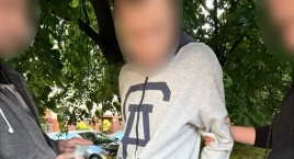 Jeździł rowerem po mieście i pluł na przypadkowe kobiety. 23-latek został zatrzymany przez policję. FILM