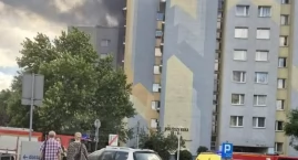 Pożar na Budziszyńskiej. Źle zaparkowane auta zablokowały strażakom dojazd