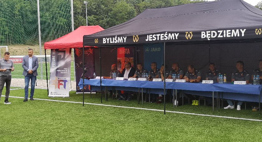Nowy projekt Warty, Stal nadal bez wygranej, koszykarki z zagranicznym transferem