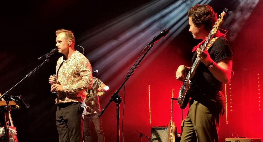 Gwiazdy Comy i The Dumplings w projekcie Karaś/Rogucki zrobiły show