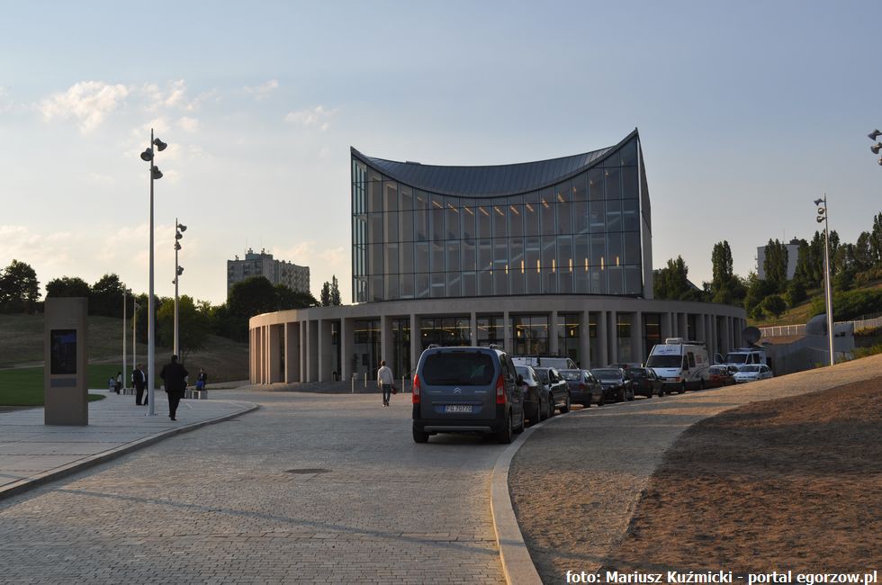 Wraki w parkingu podziemnym Filharmonii Gorzowskiej