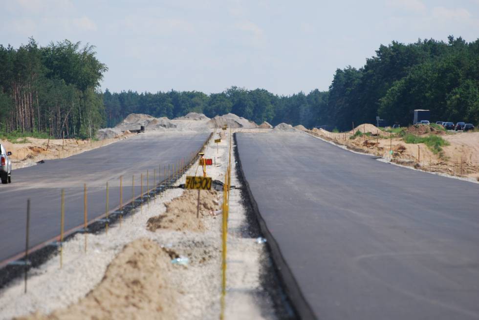 Utratą prawa jazdy i sprawą w sądzie skończył się dla 24-letniego kierowcy rajd po S3