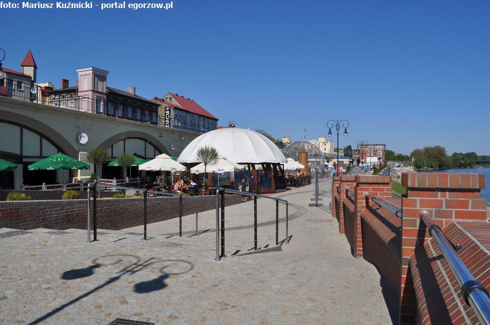 Złodziej ukradł z miejskiej plaży wyposażenie służące do rekreacji