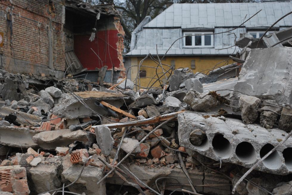 Zakład Gospodarki Mieszkaniowej wyburza budynki - pustostany