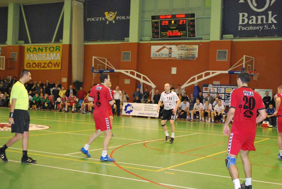 Powraca III liga piłkarska! Grają też siatkarze i szczypiorniści