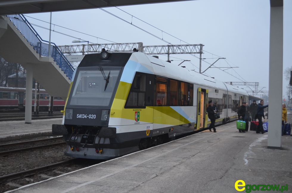 Tata i syn rozpoczynają swoją wielką podróż