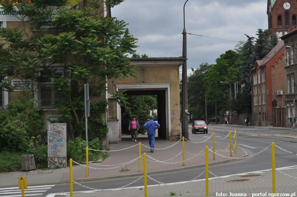 Co dalej z prawostkrętem ze Szpitalnej w Warszawską?