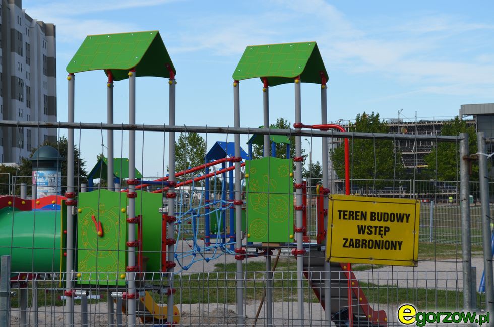 Przy fontannie Motylia powstaje plac zabaw dla dzieci [foto]