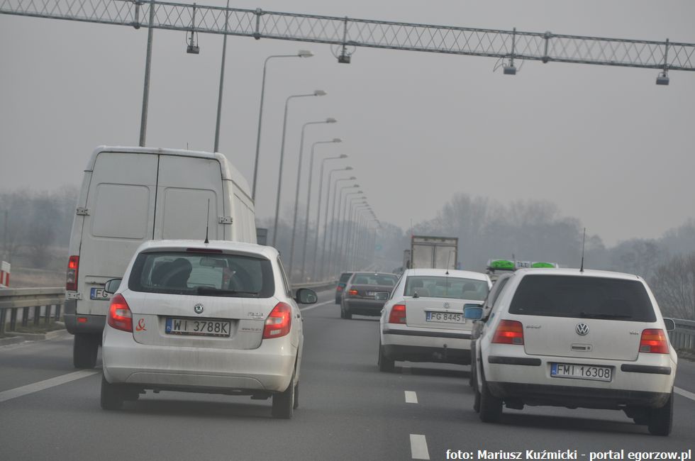 Kierowca audi mknął trasą S-3 z prędkością 216 km/h
