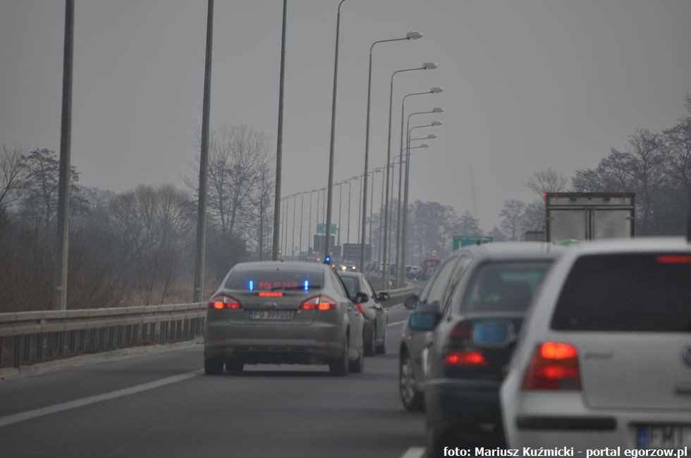 Policjanci kolejny weekend dbają o bezpieczeństwo na trasie S3