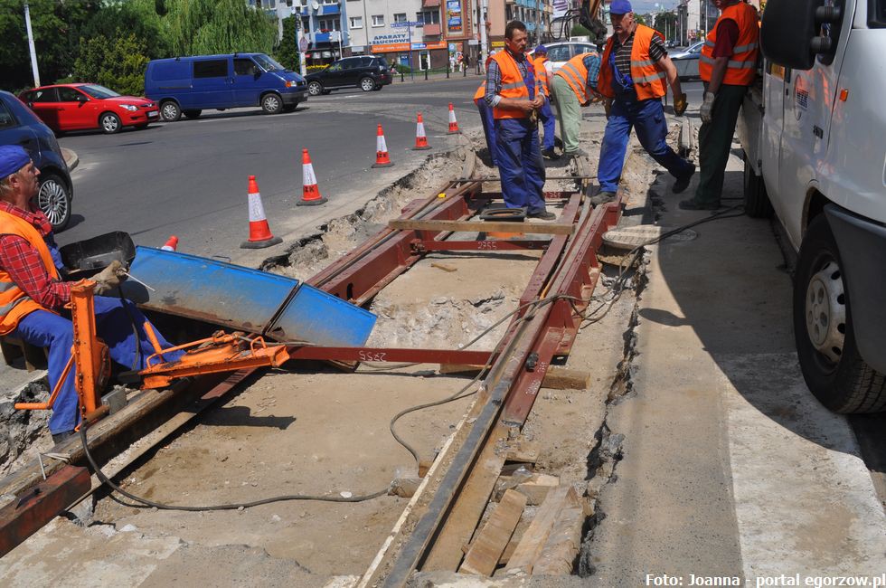 Rusza remont torowiska w centrum - nie jeżdżą tramwaje nr 1 i 2