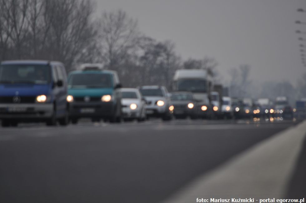 Policjanci upłynniali ruch na S3