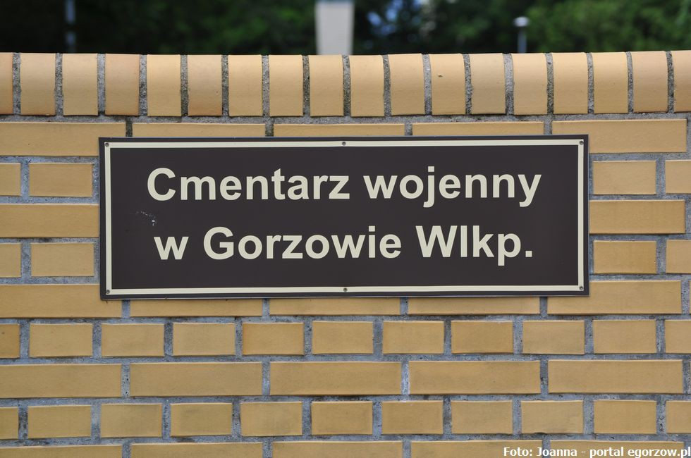 Lekcja historii na cmentarzu wojennym w Gorzowie