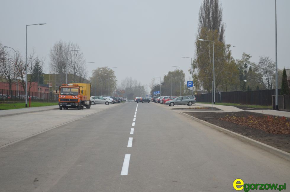 Mężczyzna potrącił na przejściu dla pieszych dwie osoby i odjechał