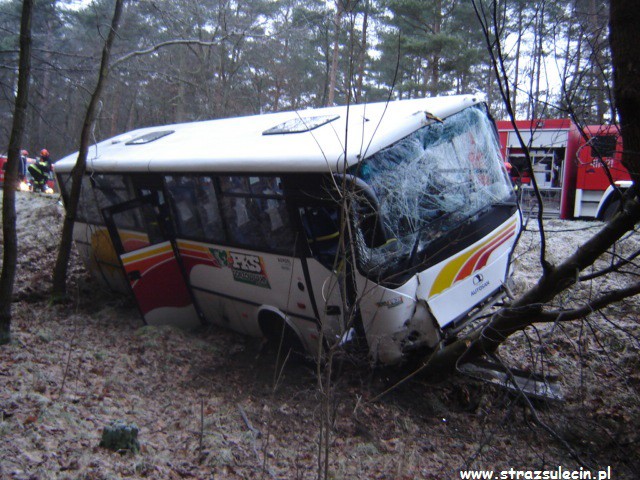 Autobus PKS-u zderzył się z samochodem osobowym pod Sulęcinem