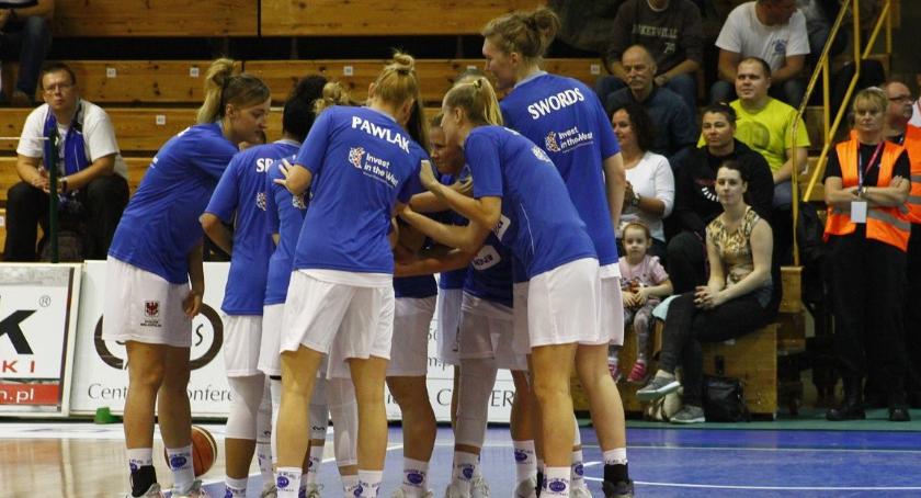 Dużo piłki nożnej, ręcznej i koszykówki. Futboliści znów rekrutują. Stilon z kibicami