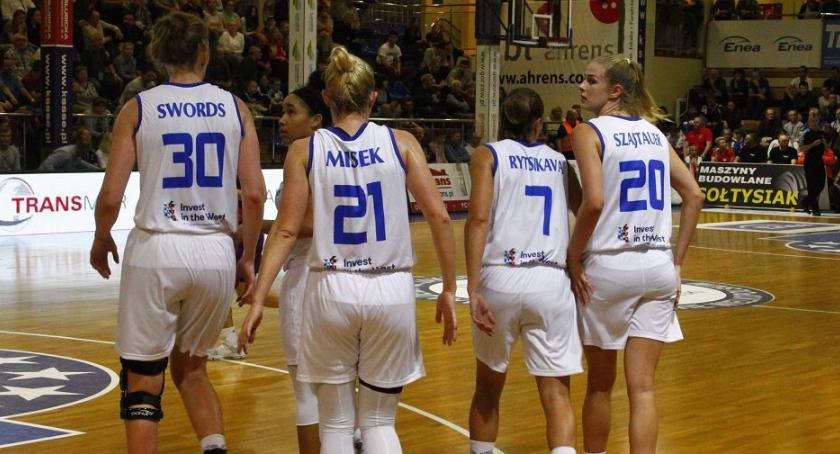 Daleki wyjazd szczypiornistów, sparingowe derby i trudny mecz koszykarek