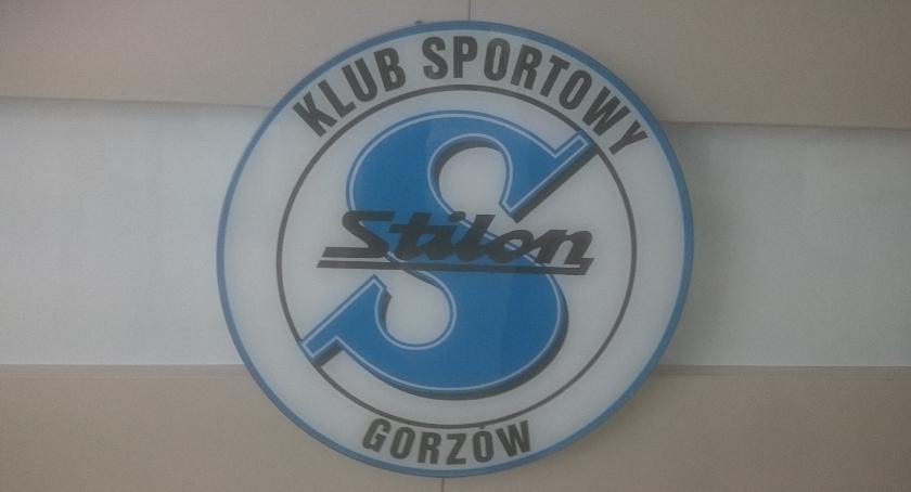 Stilon nadal przegrywa