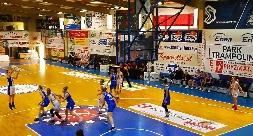 I liga kobiet: II zespół prze do przodu, nauka III drużyny