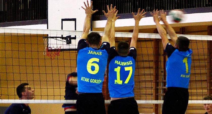 Piast powalczył tylko w jednym secie. Pewna wygrana KS Atak