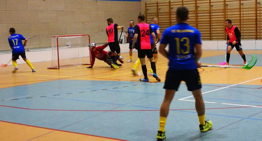 Derby, ćwierćfinał, Miś i sporo koszykówki na wyjeździe