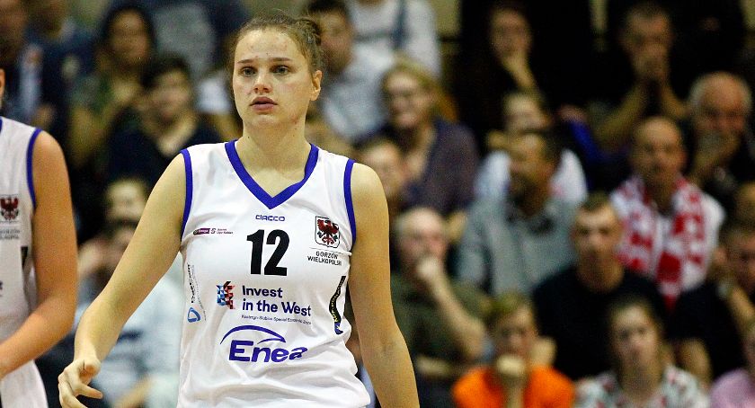 Pierwsze sparingi piłkarzy, Akademiczki przerwały 10-letnią niemoc