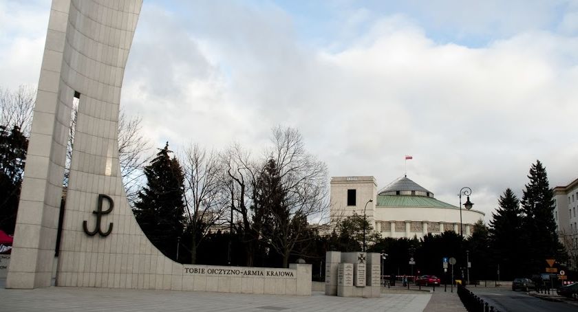 Nagłe opamiętanie polityków