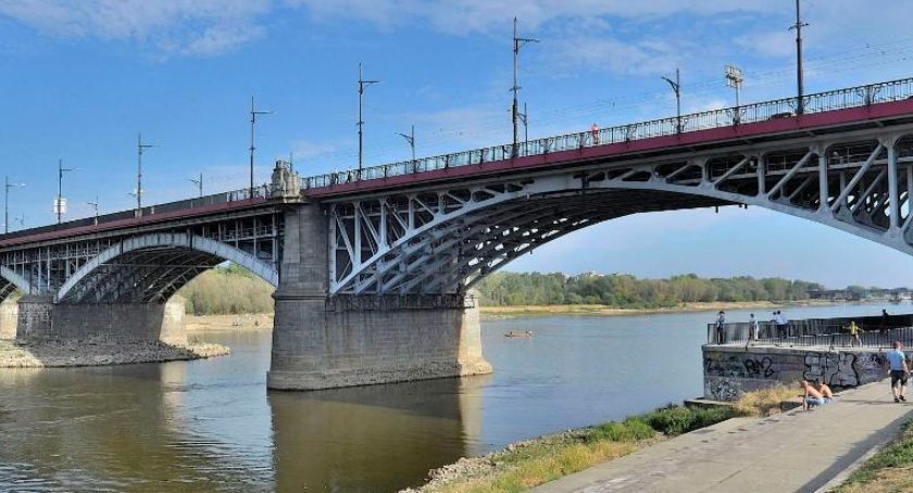 Most Poniatowskiego: miało być 8 wind...