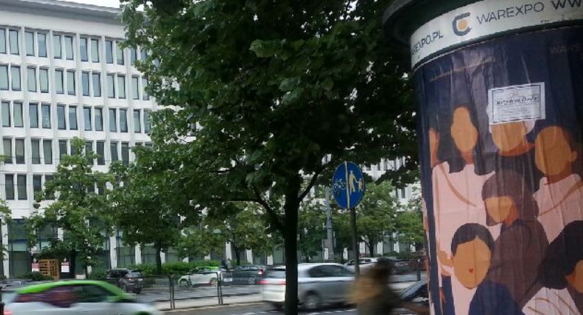 Ktoś rozwiesił plakaty z klepsydrą - Andrzej Duda miałby nie żyć? 
