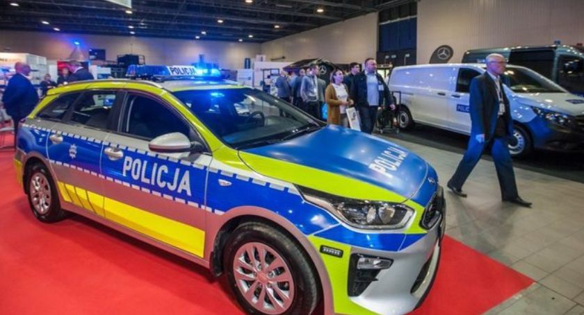 Ministerstwo Infrastruktury opracowało nowe oznakowanie radiowozów policyjnych