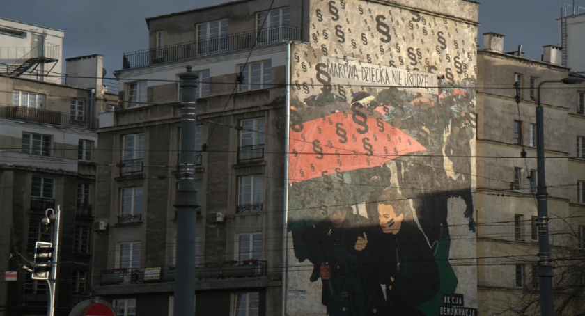 Feministki upamiętniły Czarny Protest. Niecodzienny mural na Pradze Północ