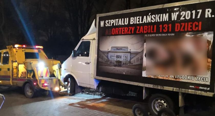 Razem złożyło projekt pewnej uchwały. Czy zdjęcia aborcyjne będą zakazane na ulicach miasta?