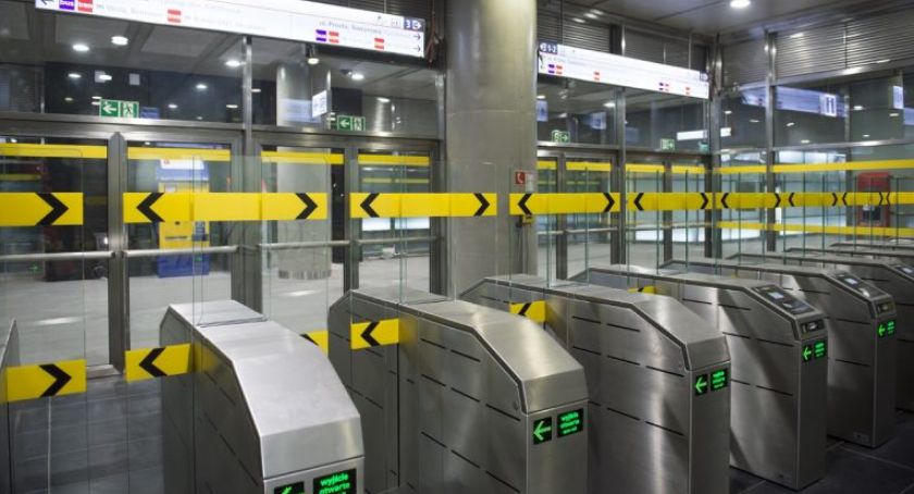 Modernizacja drugiej linii metra M2: kasowniki z QR kodem