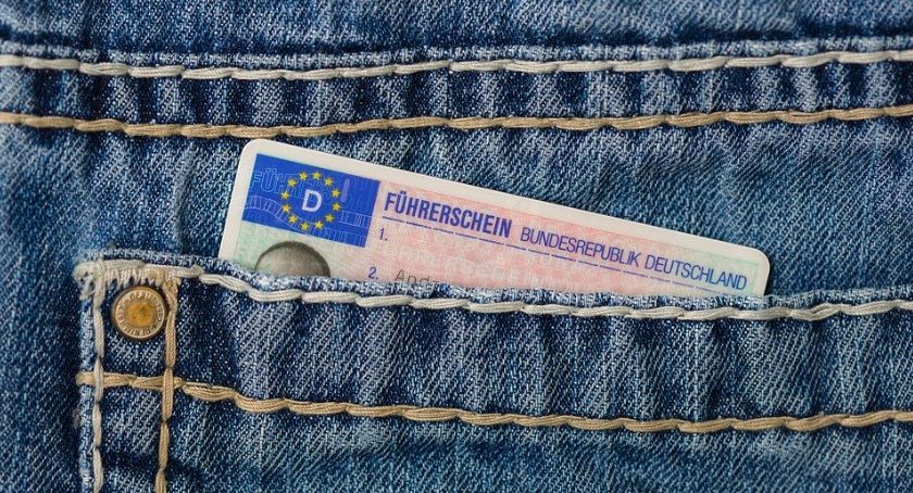 Prawo jazdy w kieszeni nie będzie potrzebne. Minister cyfryzacji podpisał dokument.