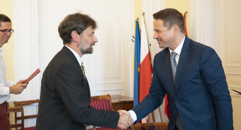 Solidarność czy szastanie pieniędzmi? Warszawa przekazuje 2 mln zł dla Podkarpacia