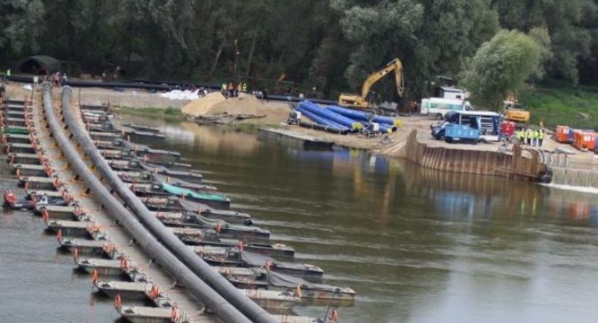 Most pontonowy zaczął...śmierdzieć? 