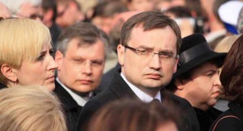 Jak Platforma rzuca Ziobrze koło ratunkowe