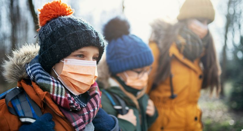 Zakażenia w placówkach na terenie całej Warszawy 