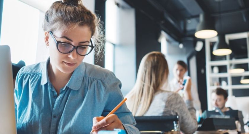 Praca dodatkowa – jaka się opłaca? 