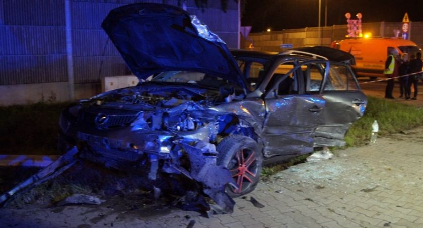 Jedna osoba ranna w zderzeniu dwóch samochodów 