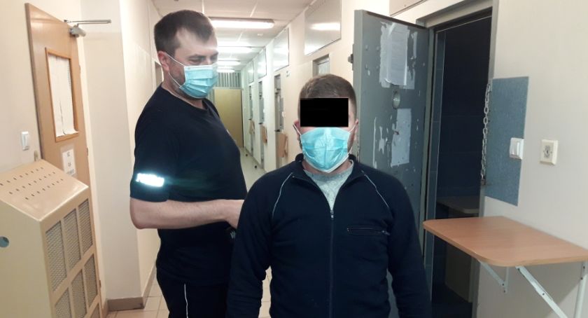 Konstancin-Jeziorna: wypadek z udziałem trzech pojazdów i... niedźwiedzia. 