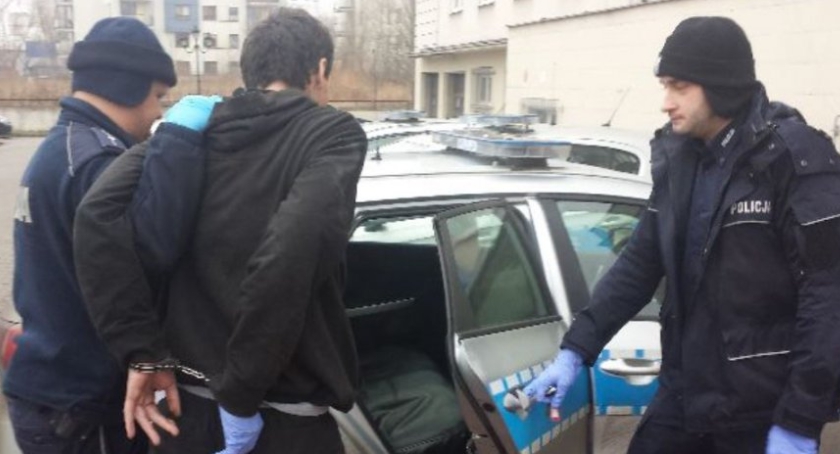 Policja zatrzymała mężczyznę, który znęcał się nad matką