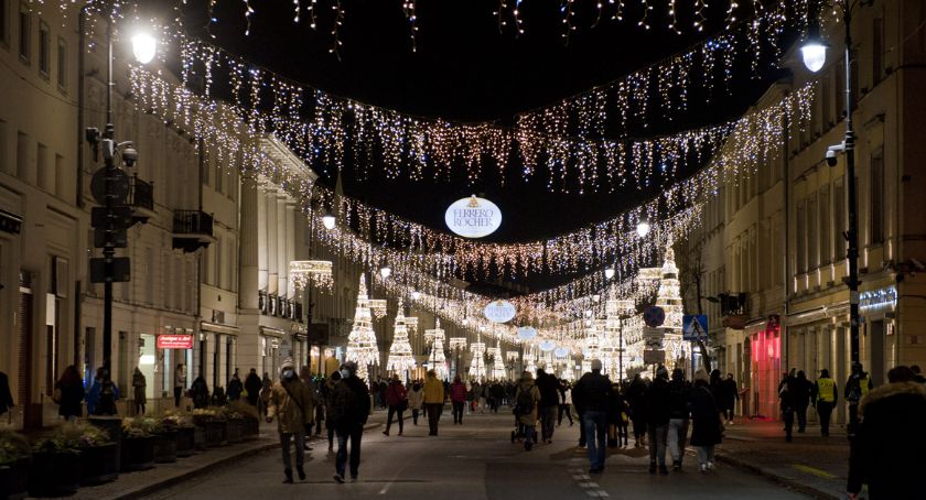Warszawa rozbłysła przepięknymi iluminacjami świątecznymi [ZOBACZ FOTORELACJĘ]