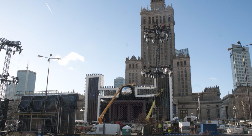 Sylwester Hello 2017!: na pl. Defilad stoi już scena 