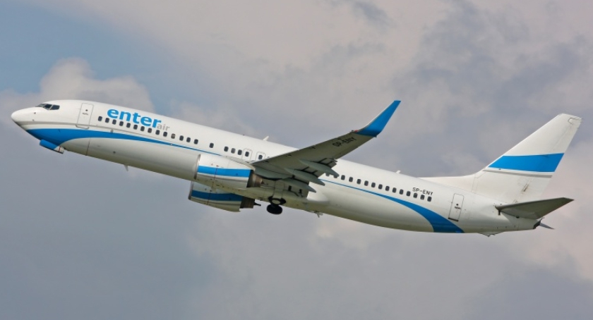 Samolot linii Enter Air zderzył się z ptakiem. Maszyna krążyła w okolicach Warszawy