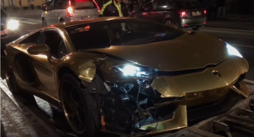 Złote Lamborghini Aventador największą atrakcją Nowego Światu [wideo]
