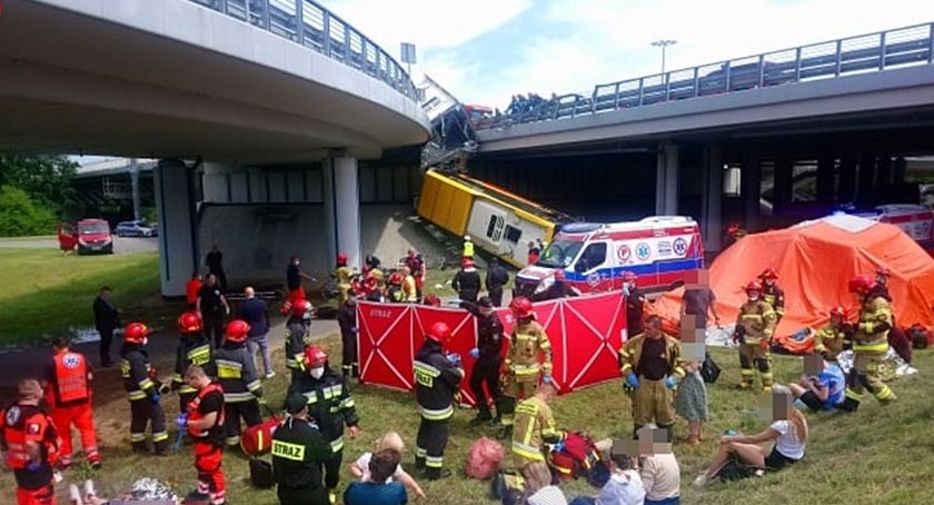 Akt oskarżenia przeciwko kierowcy autobusu, który spadł z wiaduktu trafił do sądu